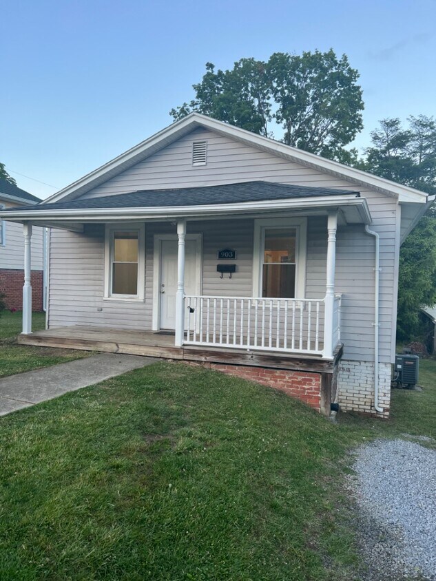 Foto principal - 903 E Watauga Ave