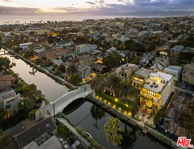 Building Photo - 405 Sherman Canal