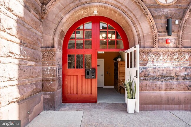 Building Photo - 1221 N 4th St