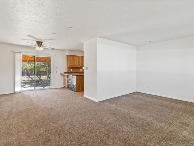 Building Photo - Spacious 4-Bed, 2-Bath Home | Large Backyard| Quick Access to Highway 528 and Other Routes| Pre-L...