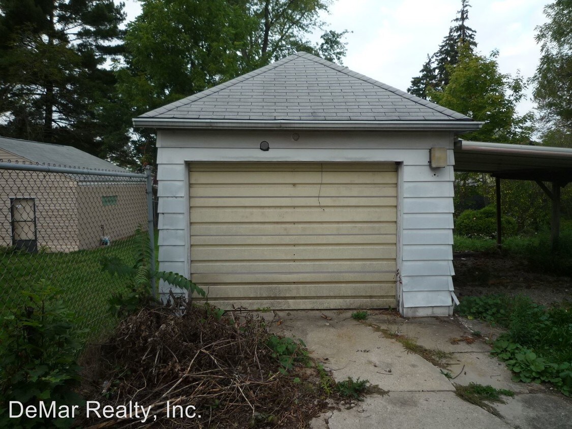 Building Photo - 4 br, 1.5 bath House - 2040 S. Heights