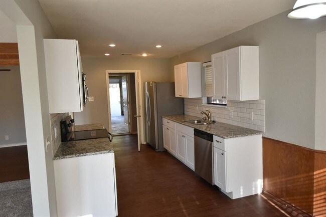 Building Photo - 3803 Wrentham Dr