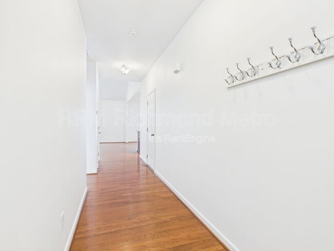Building Photo - 656 Abbey Village Cir