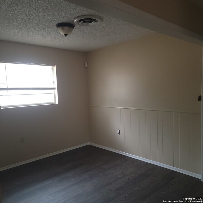 Foto del edificio - 926 Hillcrest Dr