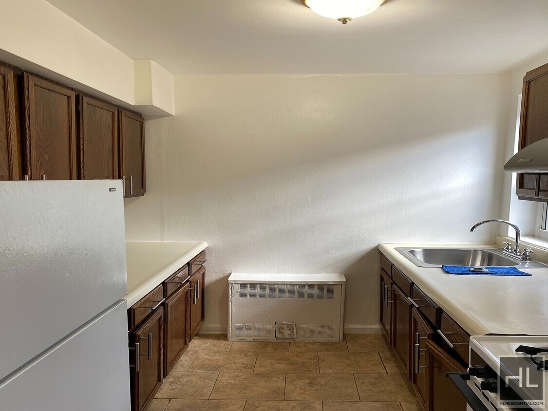 Primary Photo - Spacious Two Bedroom in Bayside NY