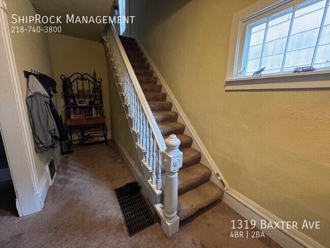 Foto del edificio - 1319 Baxter Ave