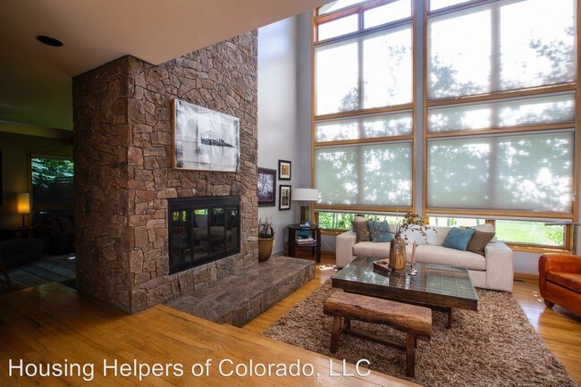 Building Photo - 3 br, 3.5 bath House - 6117 Songbird Circle