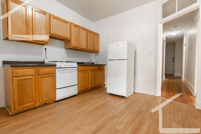 Building Photo - 9/1 No Fee! Split style 3BR on Comm Ave, Green Line