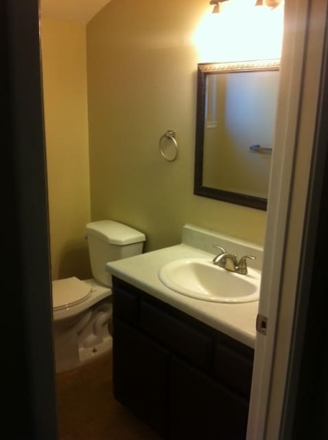 Building Photo - Beautiful 2bd+1.5ba Townhome