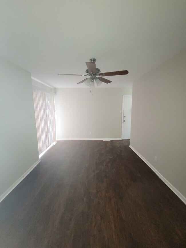 Building Photo - 5378 Stonehurst Dr Saint Louis, MO 63129