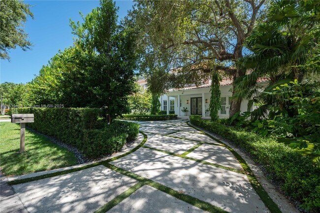 Building Photo - 680 Destacada Ave