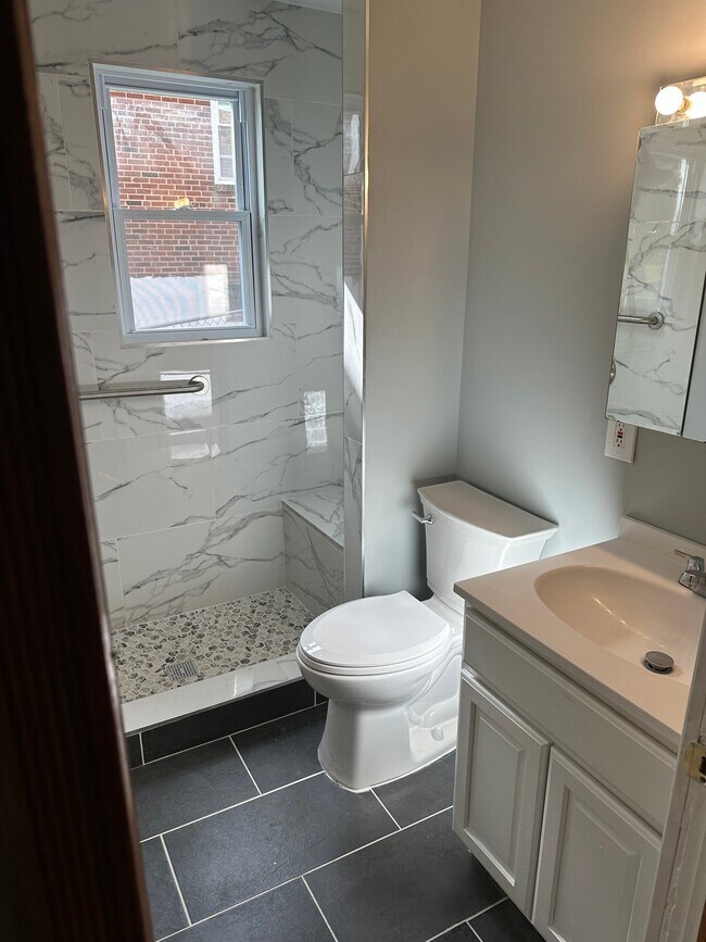Foto del edificio - 1637 E Cold Spring Ln