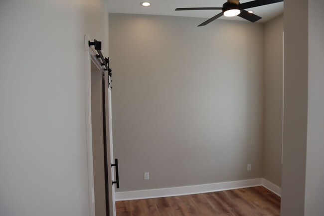 Building Photo - 128 N Water Ave