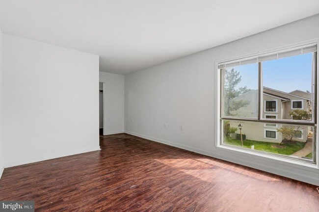 Foto del edificio - 8604 Village Way