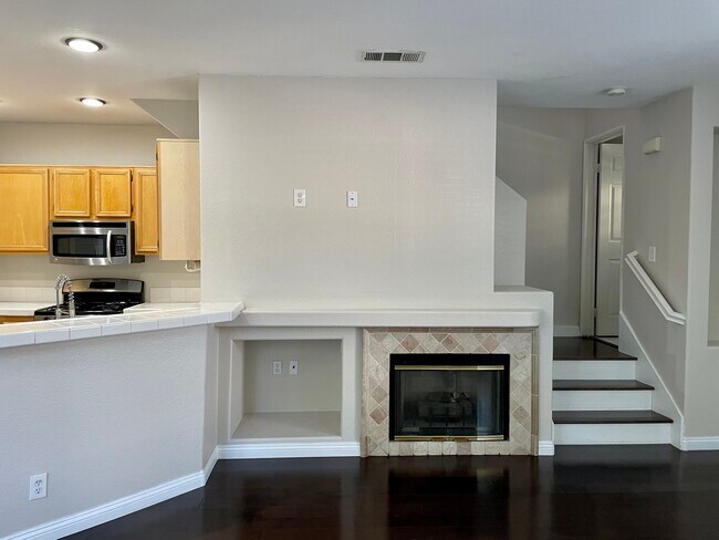 Building Photo - 1120 Rosewalk Way