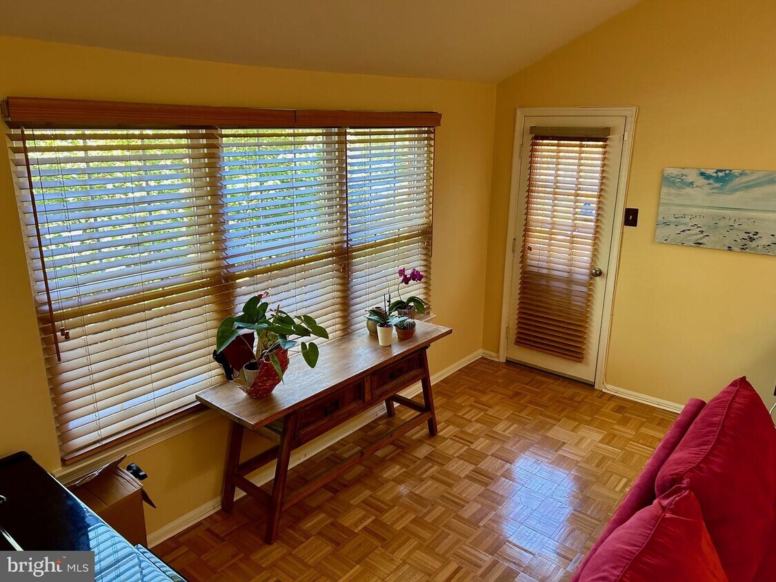 Foto principal - 1816 Valley Glen Rd