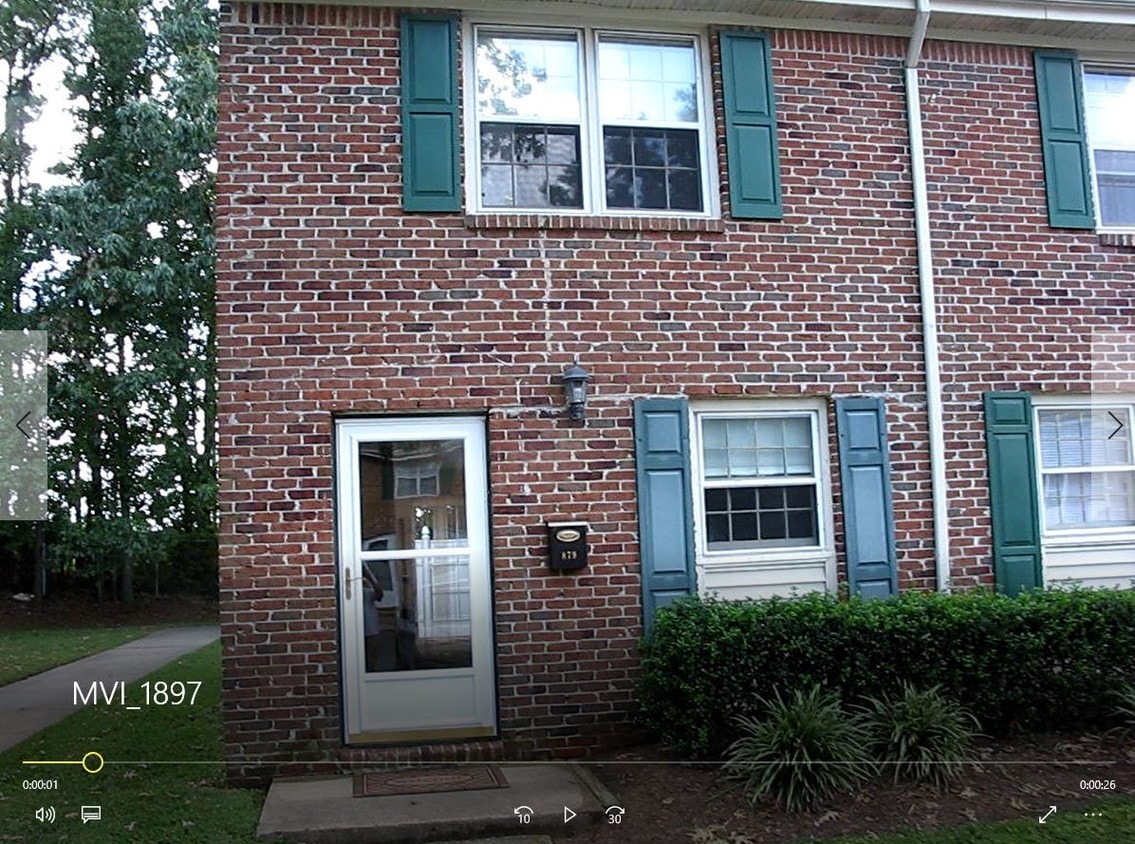 End unit, all brick - 879 Elizabeth Ct