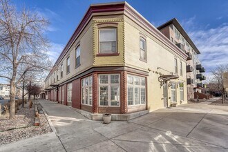 Building Photo - 800 E 18th Ave
