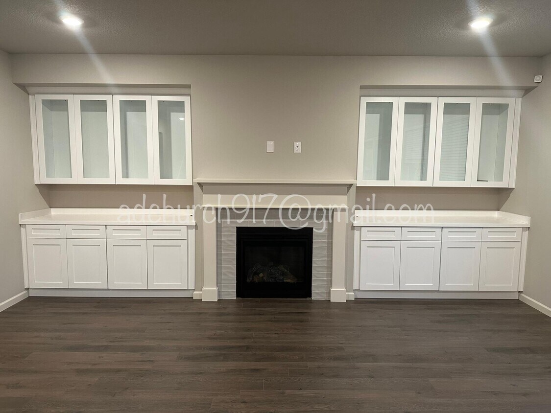 Fireplace and Cabinets - 37539 Sockeye St