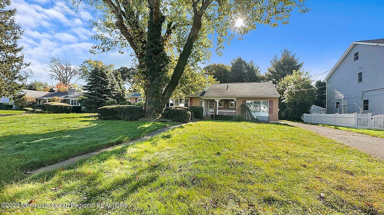 Primary Photo - 24 Comanche Dr