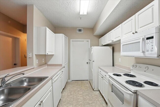 Foto del edificio - 5560 Metrowest Blvd