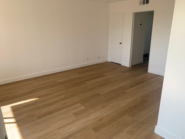 Foto del edificio - 990 Valley View Ave
