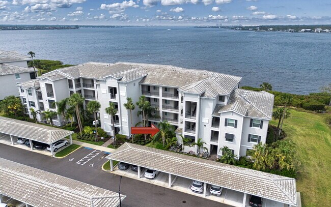 Building Photo - Riverfront Condo - 2 bed - 2 bath for rent