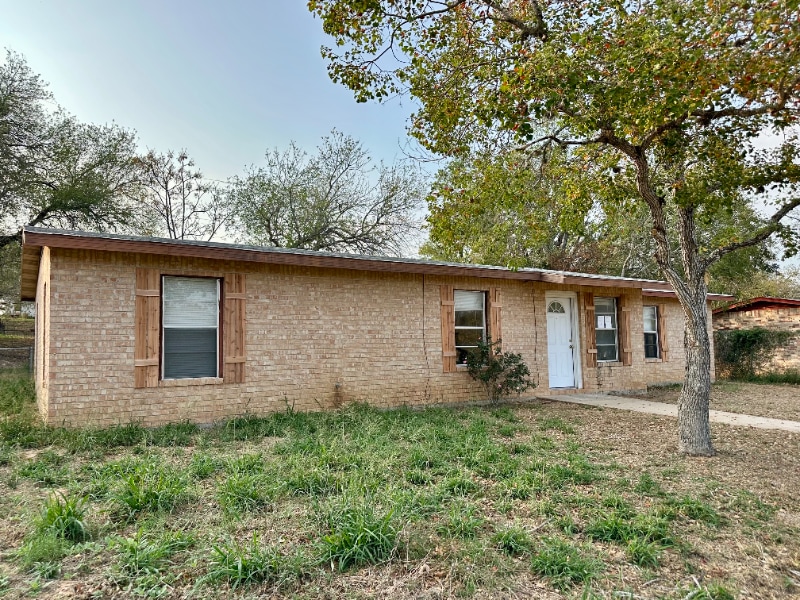 Photo - 413 N Water St (Pleasanton, TX)