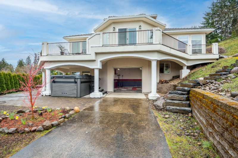 Primary Photo - 3101 SE Silversprings Dr