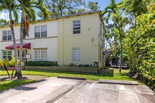 Foto del edificio - 426 NE 77th Street Rd