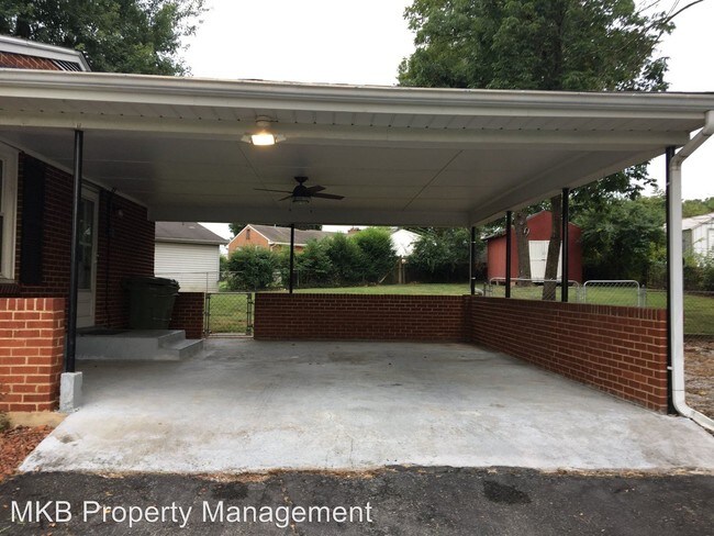 Foto del edificio - 3 br, 1.5 bath House - 473 Hemlock Road