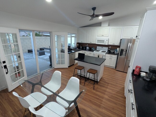 Foto del edificio - 23324 Maltby Pl