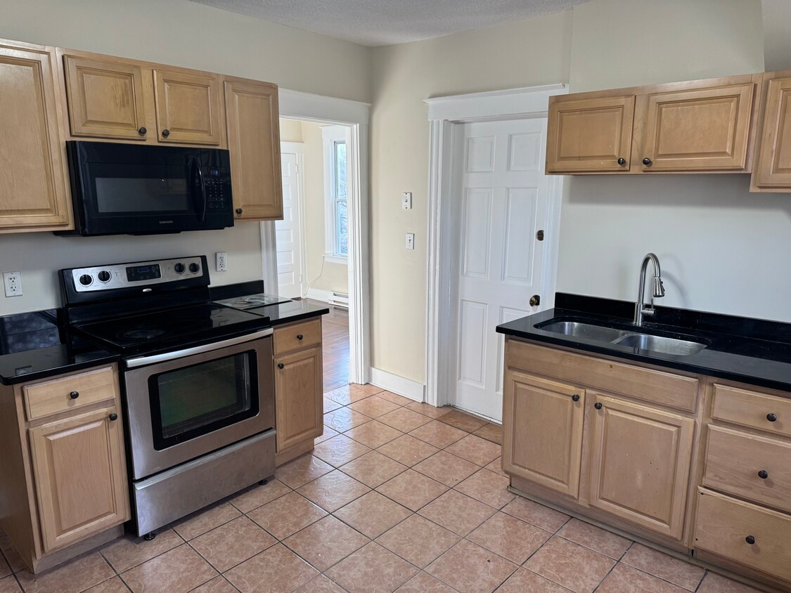 KITCHEN - 128 Pleasant St