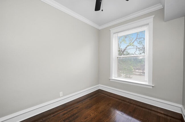 Building Photo - 7548 S Harvard Ave