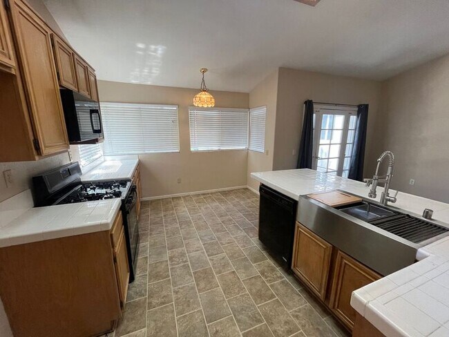 Foto del edificio - 24431 Ridgewood Rd