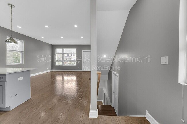 Foto del edificio - 1048 N Lawndale Ave