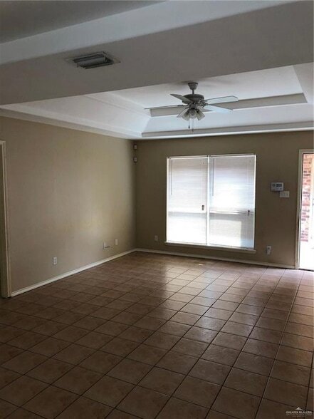 Foto del edificio - 623 S Dfw Dr