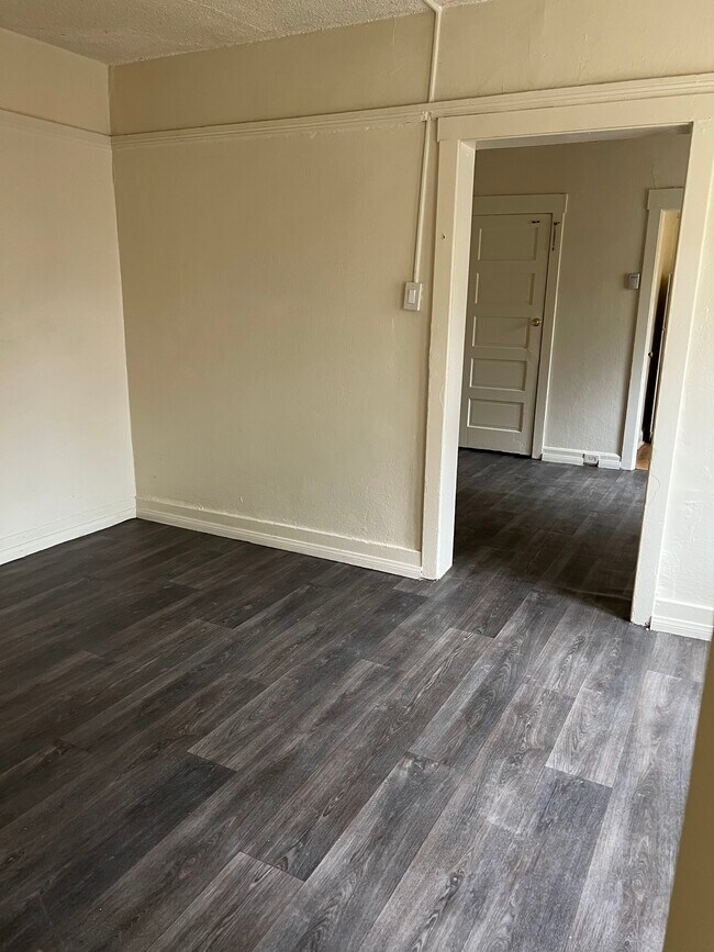 Foto del edificio - 567 N Oakland Ave