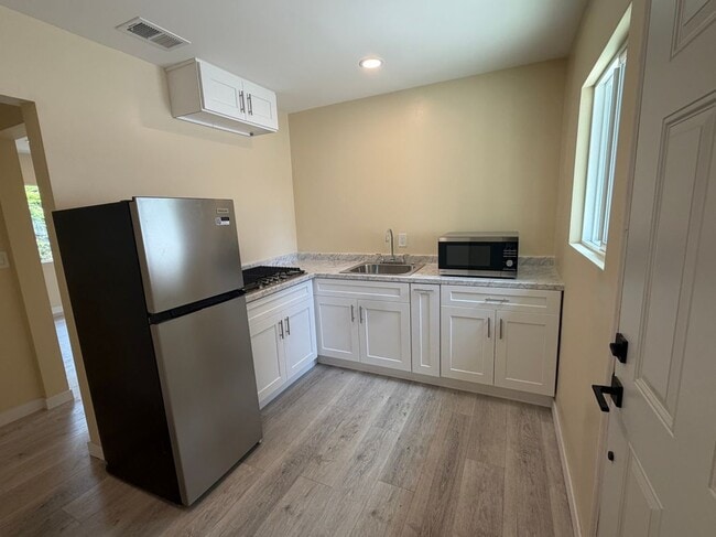 Foto del edificio - 7912 White Oak Ave