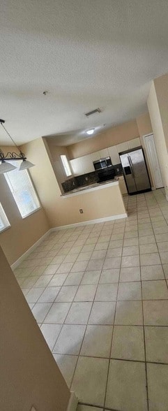 Building Photo - 2102 Shoma Dr