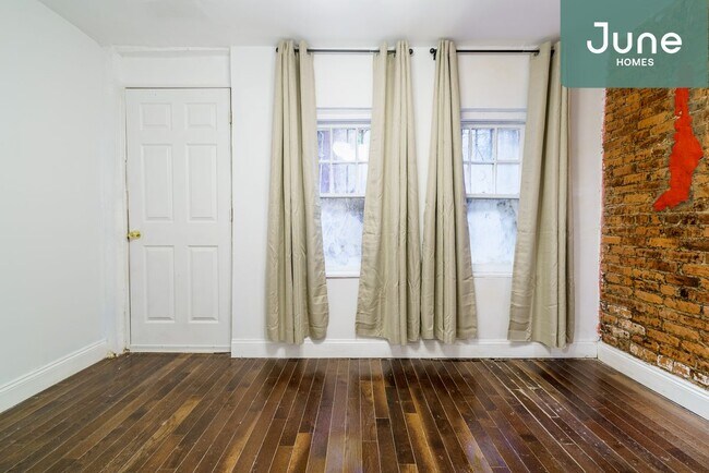 Foto del edificio - Full room in 5-bed/1.5-bath Home