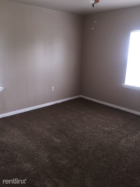 Building Photo - 2 br, 1 bath Apartment - 1216 NW Ozmun Ave