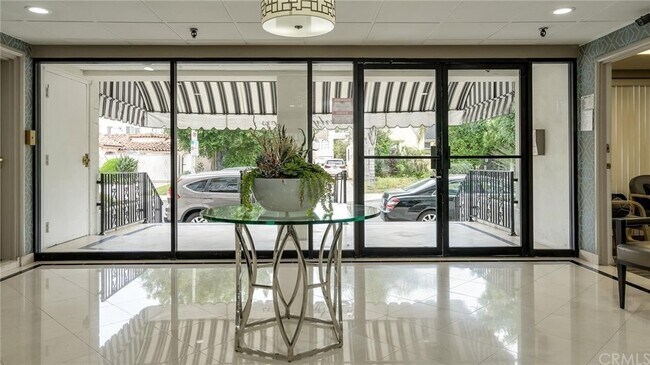 Lobby - 1115 S Elm Dr