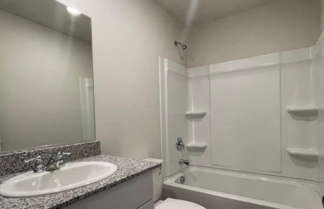 Building Photo - Charming 3 bed 2 bath home located in Eloy!