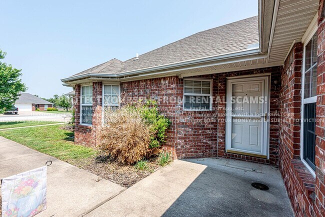 Foto del edificio - 245 Ravenwood Rd