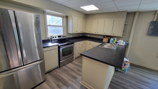 Foto del edificio - 3 bed 1.5 bath duplex Close to UWEC!