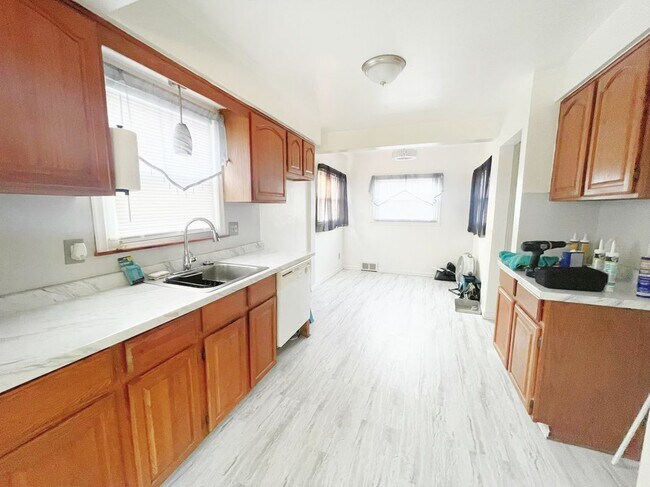 Foto del edificio - 28600 Oakwood St