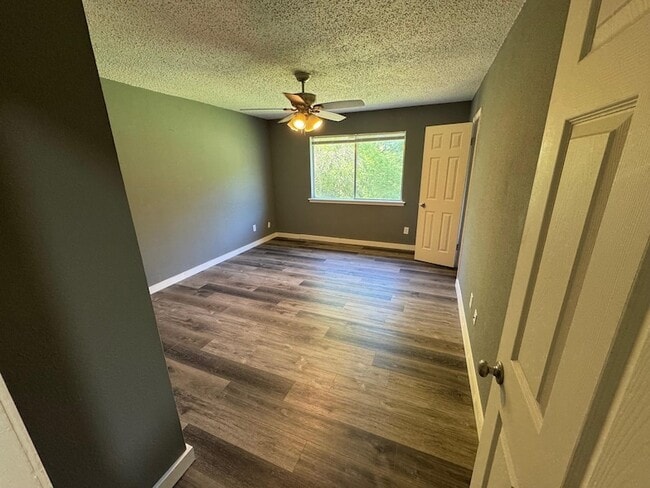 Building Photo - 713 Alta St