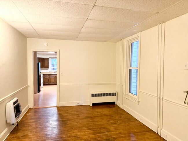 Foto del edificio - Convenient 1 Bedroom / 1 Bath First Floor Apartment