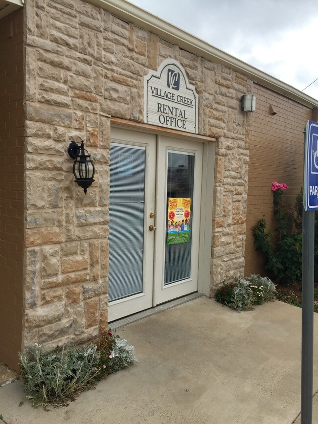 Village Creek Townhomes Rentals Fort Worth, TX